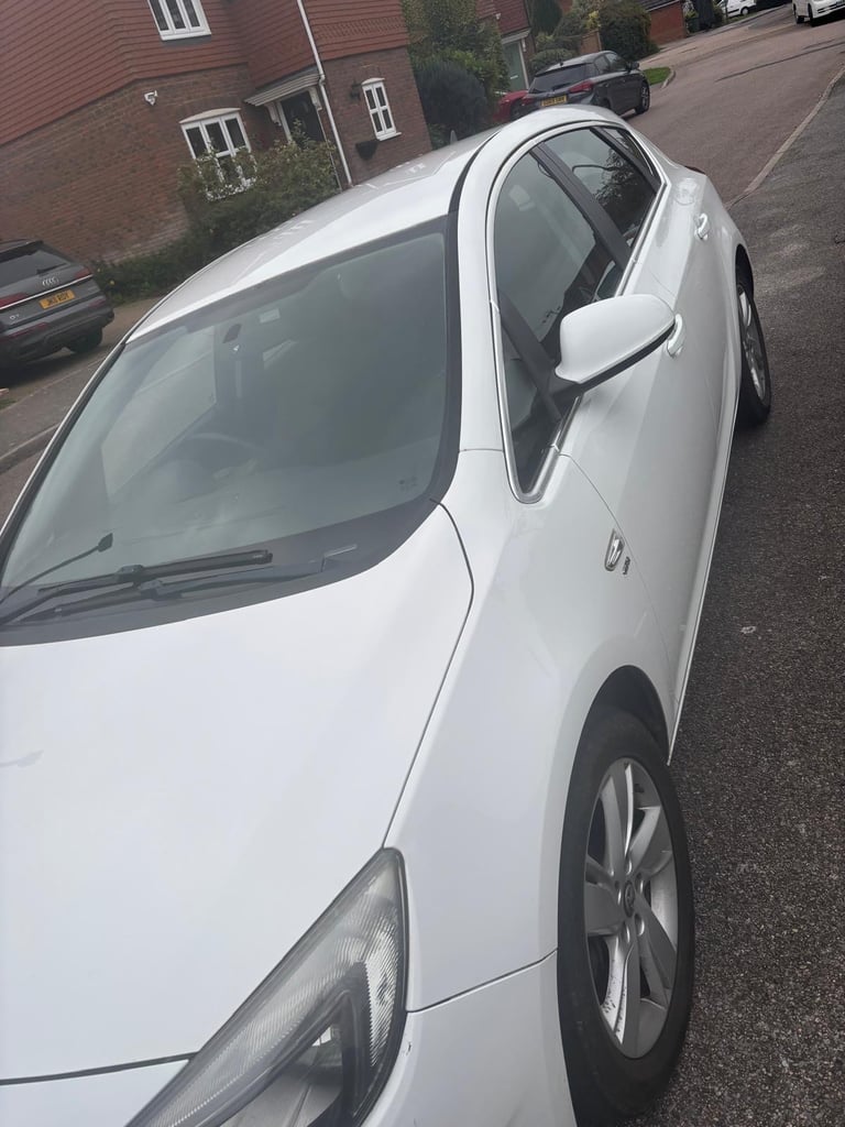 image for Vauxhall, ASTRA, Hatchback, 2013, Manual, 1956 (cc), 5 doors