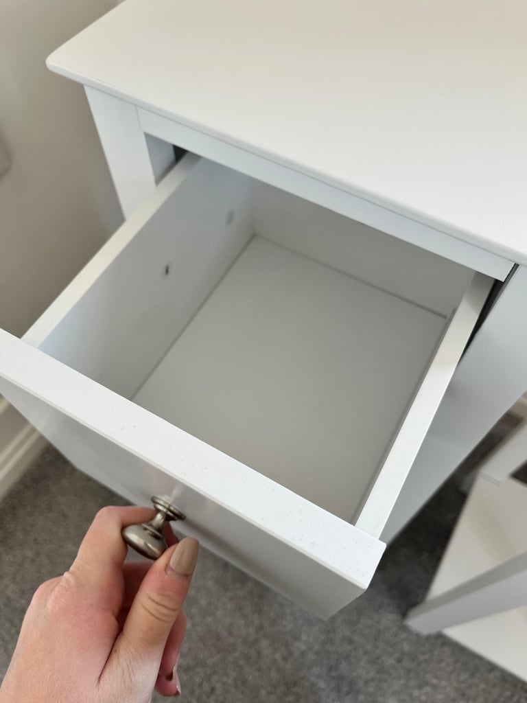 2 Bedside Tables with 1 Draw