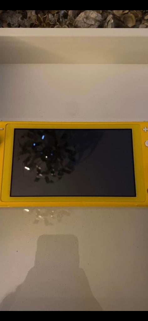 Nintendo lite (yellow)