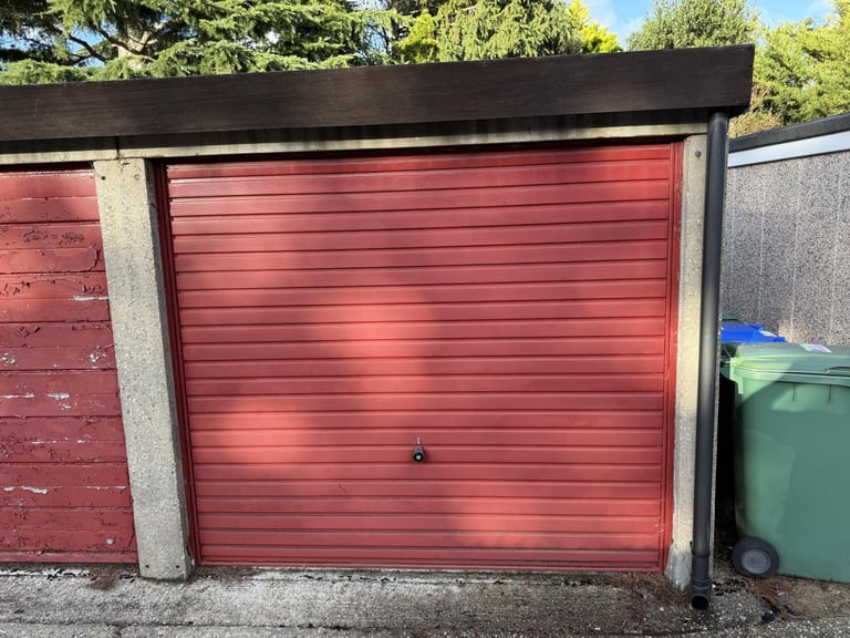 Garage to rent in Sunningdale Ct, Goring