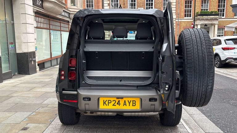 2024 Land Rover Defender 3.0 D250 X-Dynamic HSE 90 3dr Auto ESTATE DIESEL Automatic