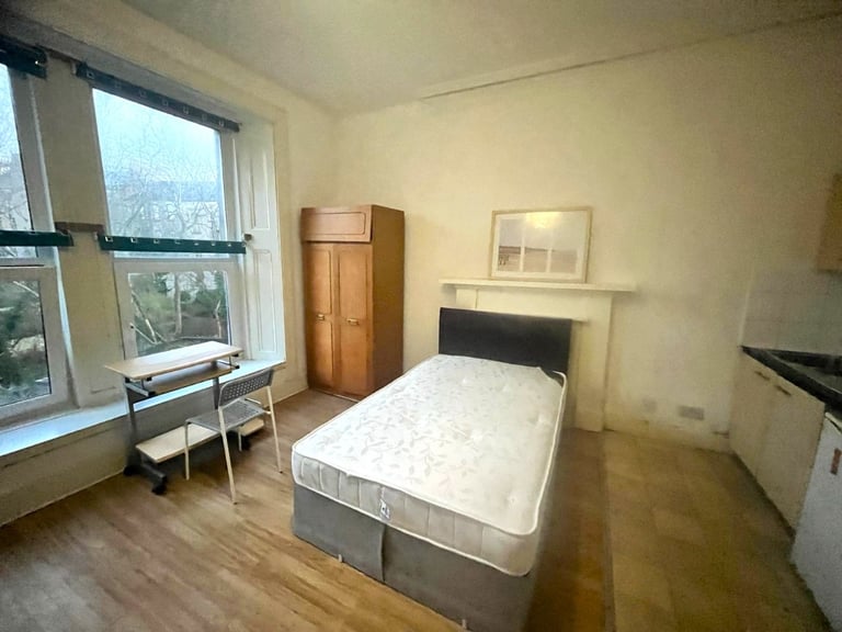 1 bedroom flat in Kelvin Drive, West End, Glasgow, G20 8QN