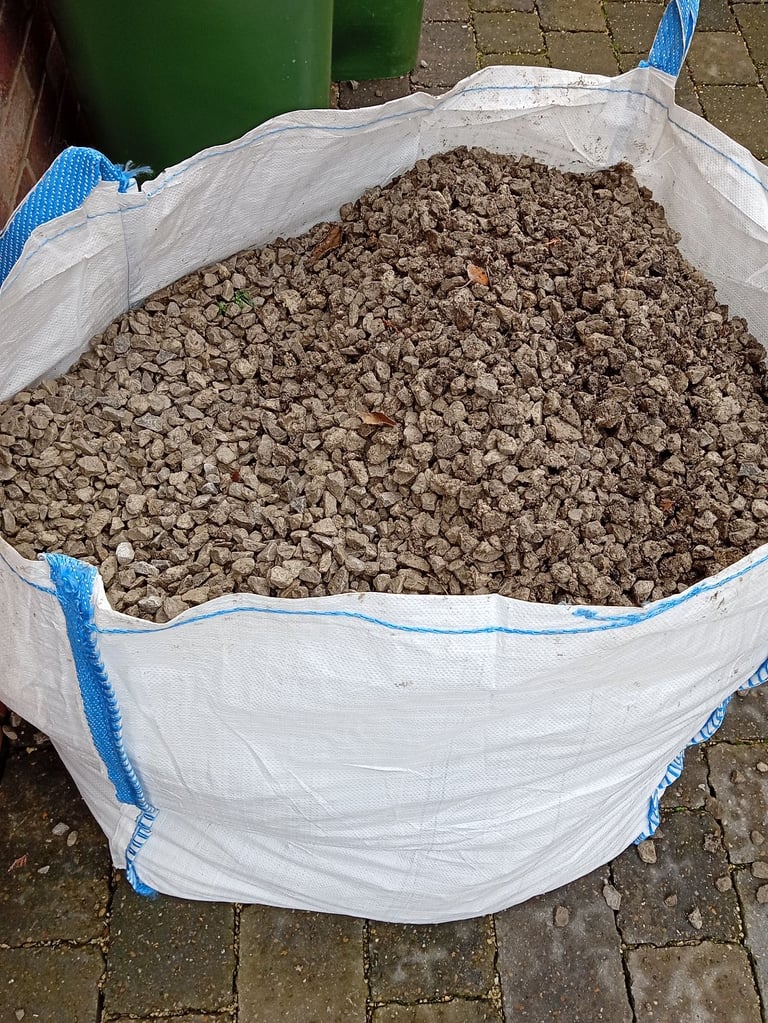 2 X 1/2 tonne bags garden stones VGC 