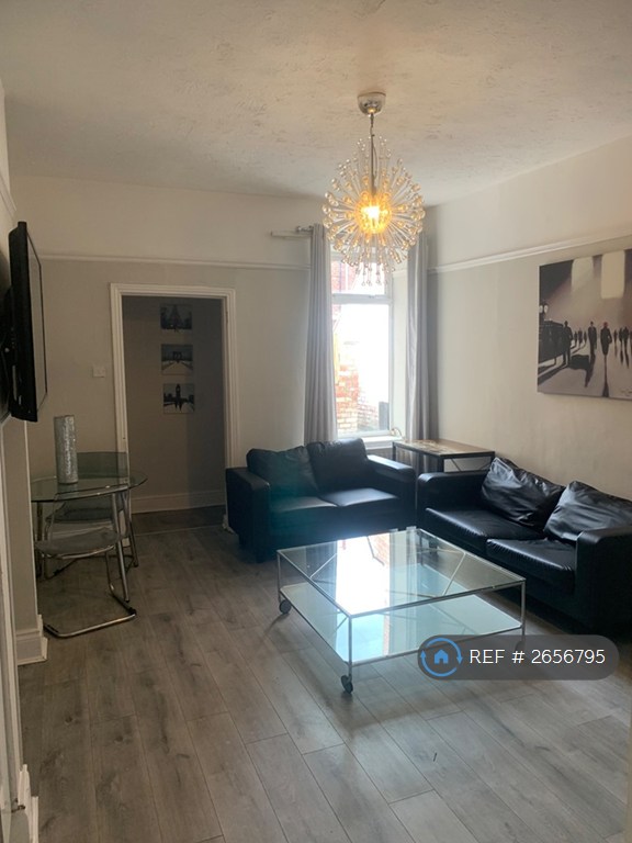 3 bedroom flat in Ashleigh Grove, West Jesmond, Newcastle Upon Tyne, NE2 (3 bed) (#2656795)