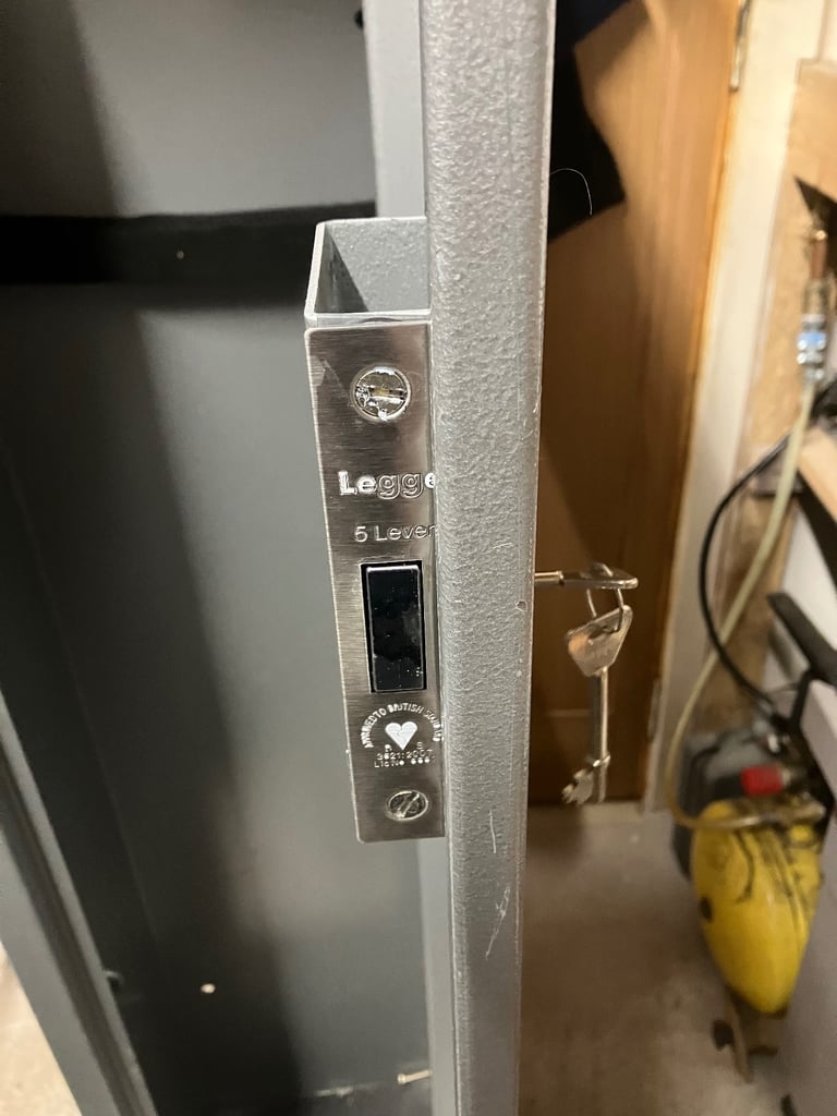 Gun safe / cabinet 