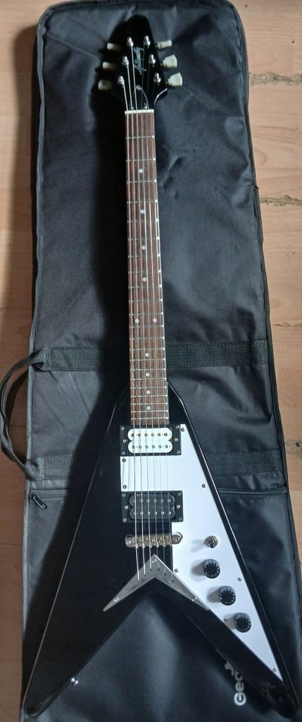Antiquity Flying V with gigbag