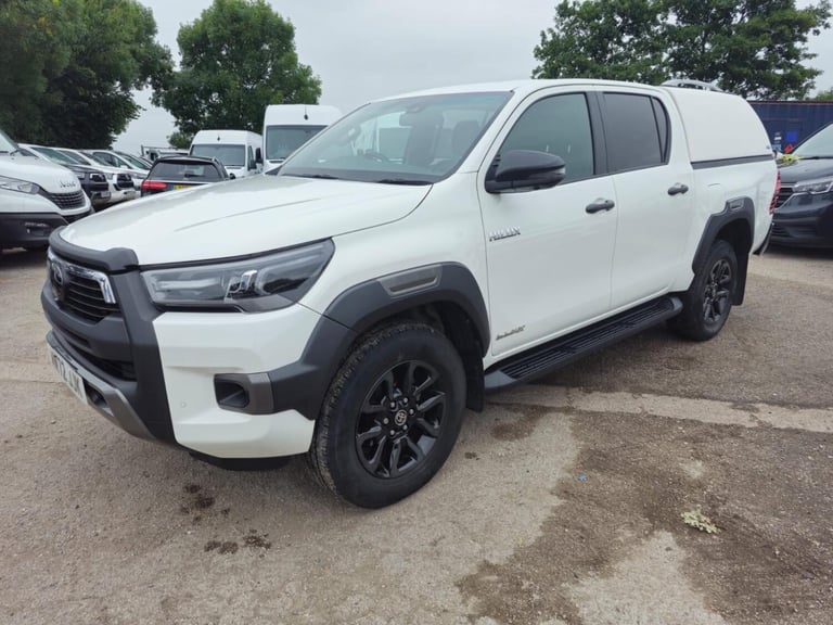 TOYOTA HILUX 2.8 D-4D Invincible X Auto Canopy Top 2022