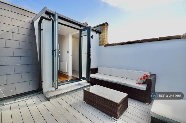 image for 3 bedroom flat in Townmead Road, London, SW6 (3 bed) (#2467665)