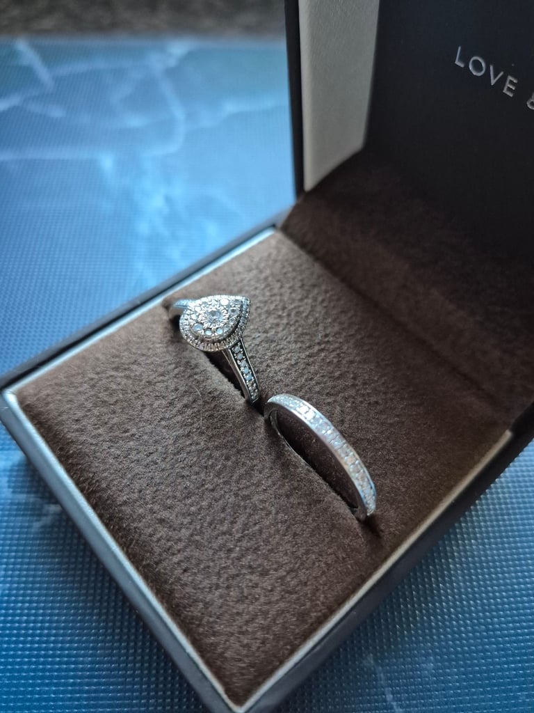 Engagement ring/Wedding ring set