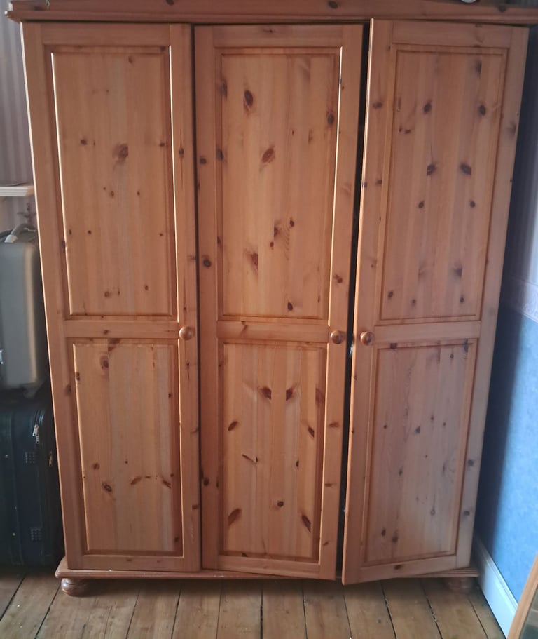 Solid pine triple wardrobe with 6 side shelves and upper shelf