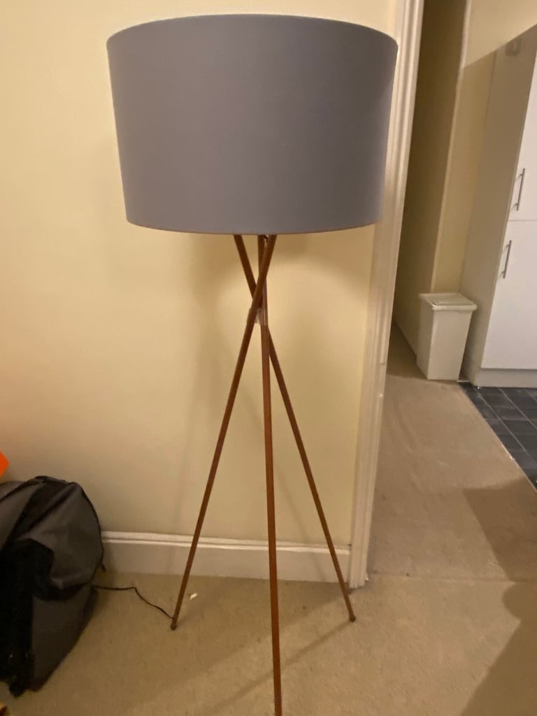 image for Tripod living room lamp