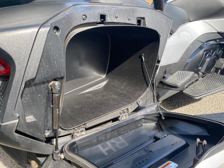 Can-Am Spyder RT Limited — Hyper Silver 2023 reg