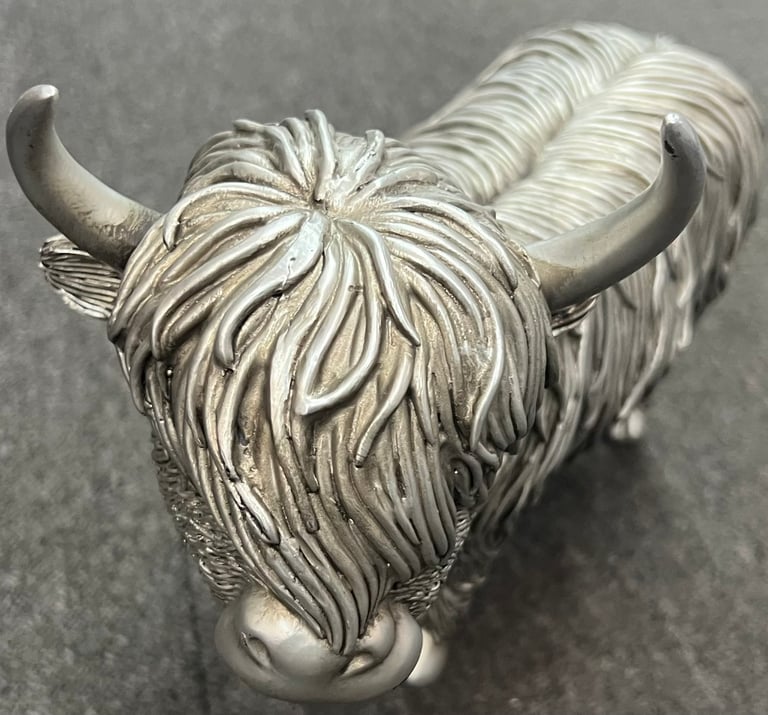Large Highland cow standing resin ornament NEW & BOXED
