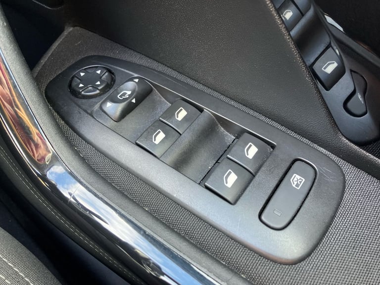 2019 Peugeot 208 1.2 PureTech 82 Tech Edition 5dr [Start Stop] Hatchback Manual