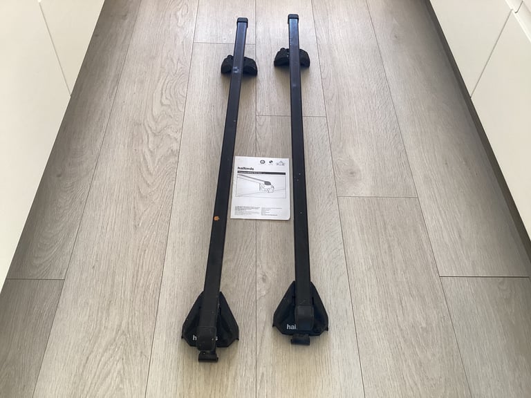 Set of Two Integrated Railing Roof Bars from Halfords Model 726293