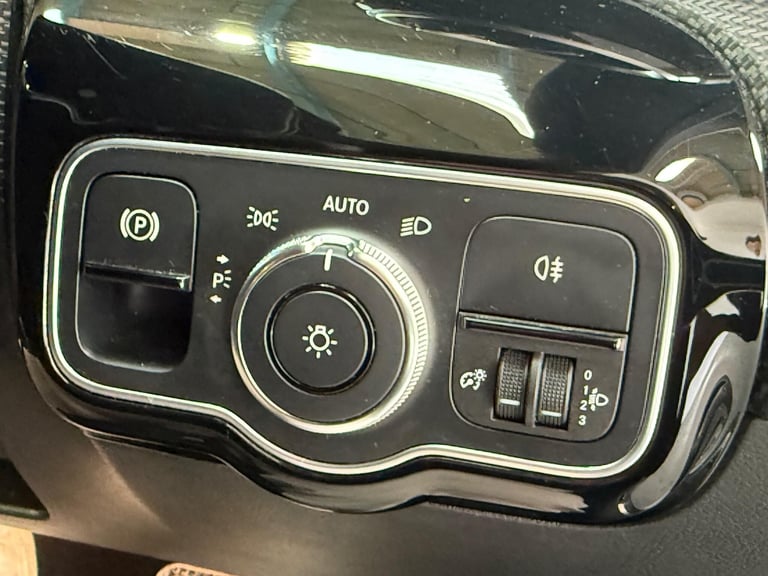 2019 Mercedes-Benz A-Class 1.3 A180 SE (Executive) Hatchback 5dr Petrol 7G-DCT Euro 6 (s/s) (136 ...