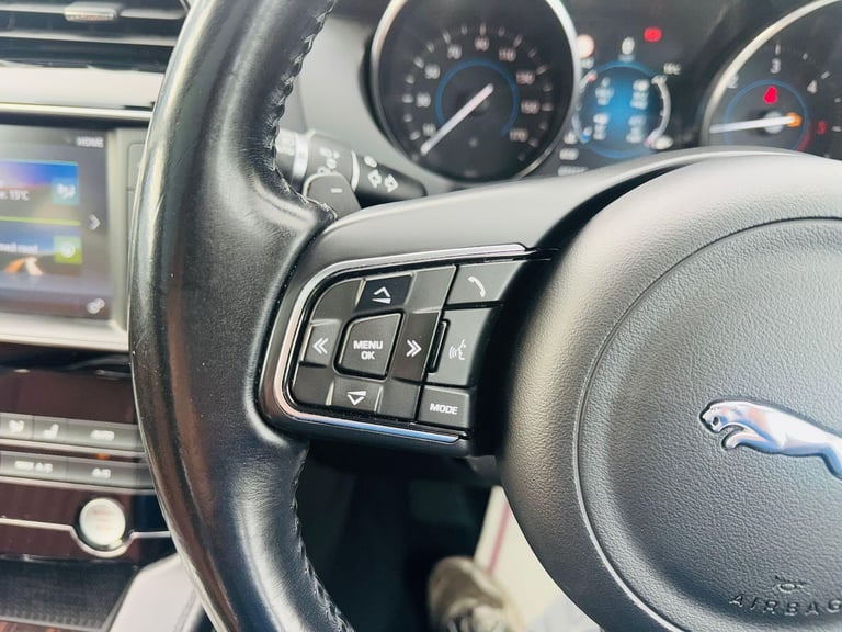 2017 Jaguar F-Pace 2.0d Portfolio 5dr Auto AWD ESTATE DIESEL Automatic