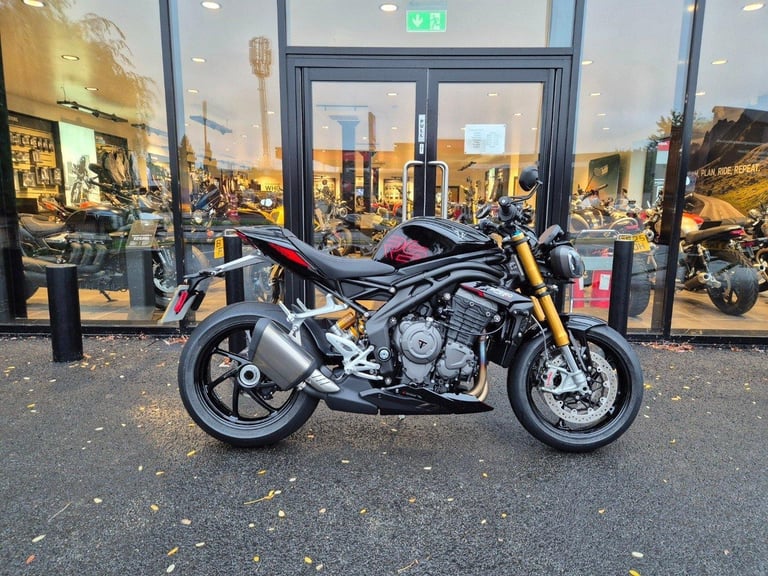 TRIUMPH SPEED TRIPLE 1200 RS