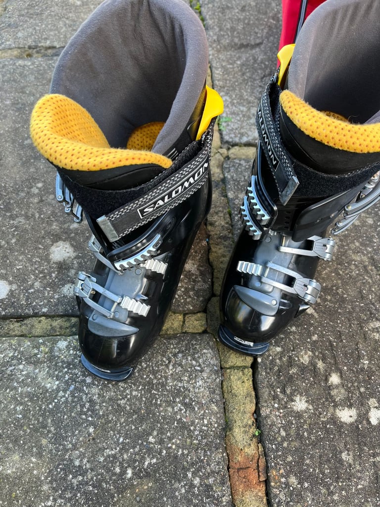 Salomon 7.0 Ski Boots and Boot Bag and Raichle QR500 Ski Boots and Boot Bag