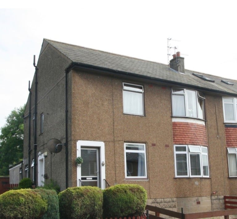 A lovely spacious three bedroom lower villa in Carrick Knowe, Corstorphine