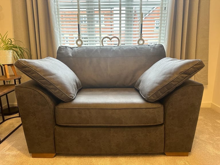 Next Stamford Loveseat - perfect condition RRP £1675