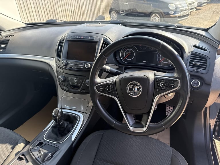 2013 Vauxhall Insignia 1.8i VVT Design Nav 5dr HATCHBACK PETROL Manual