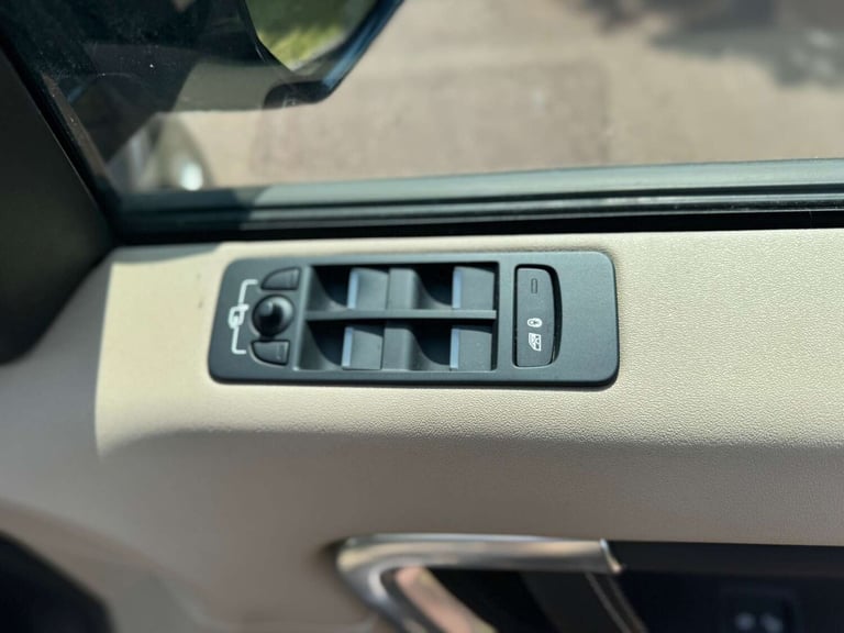 2015 Land Rover Discovery Sport 2.2 Discovery Sport HSE SD4 Auto 4WD 5dr SUV Diesel Automatic