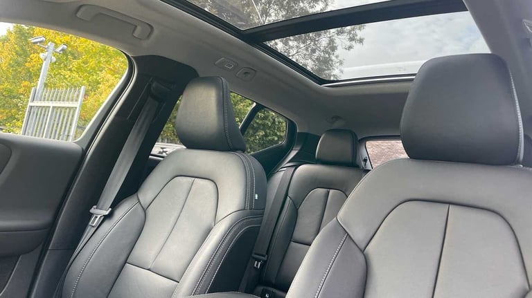 2025 Volvo XC40 2.0 B4P Ultra Dark 5dr Auto SUV Petrol Automatic