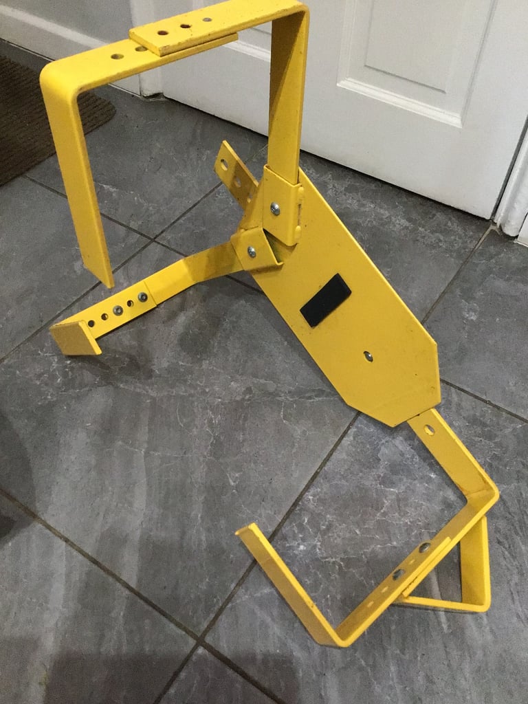 Maypole Caravan/Car Wheel Clamp with keys