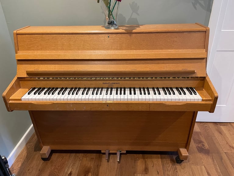 Upright piano
