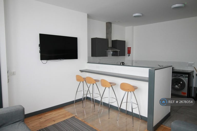 5 bedroom flat in Slater Street, Liverpool, L1 (5 bed) (#2678054)