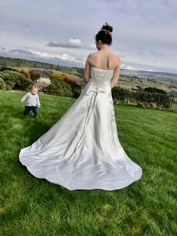 Wedding dress size 10-12 