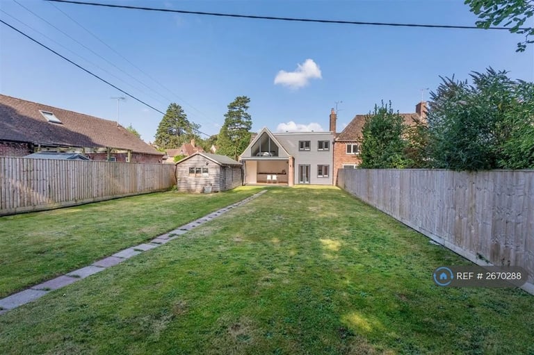 3 bedroom house in Holly Close, Highmoor Cross, Henley-On-Thames, RG9 (3 bed) (#2670288)