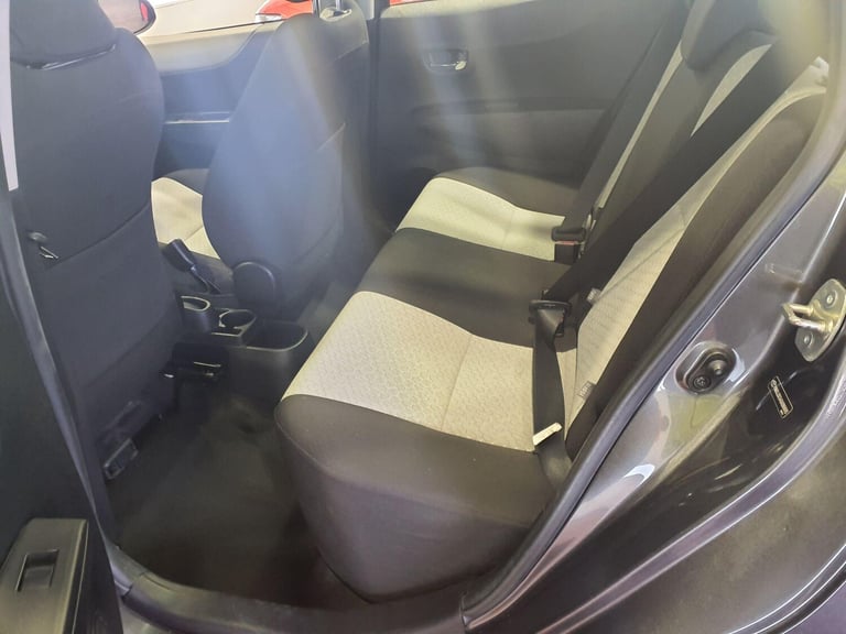 2012 Toyota Yaris 1.33 VVT-i T Spirit 5dr Multidrive S HATCHBACK PETROL Automatic