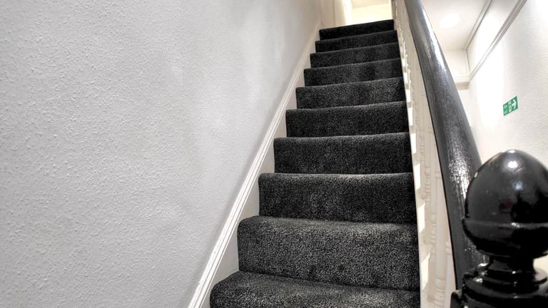 (Not a studio)En-suite loft room for single occupancy Postcode LU3 1DJ