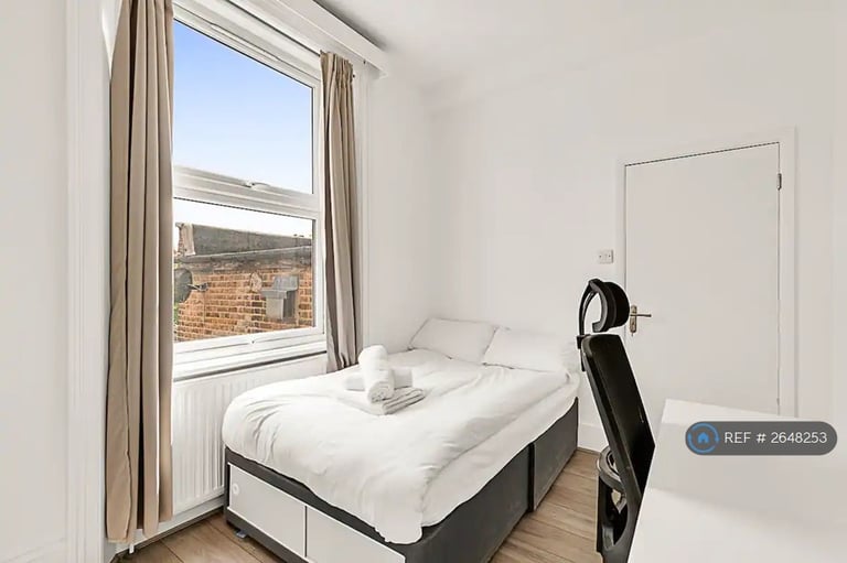 3 bedroom flat in The Vale, London, W3 (3 bed) (#2648253)