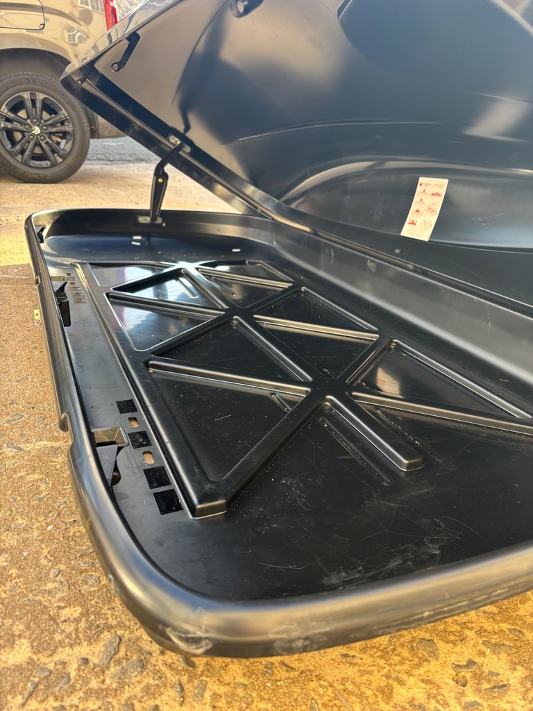 Thule Ocean 200 Roofbox