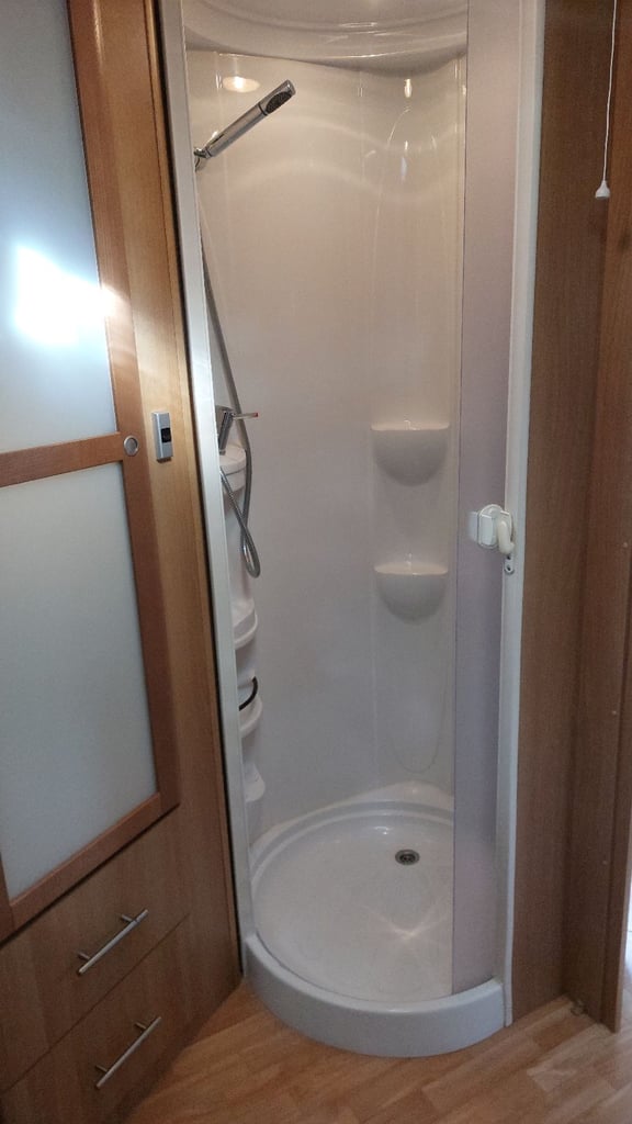 2008 Coachman VIP 520 4 Berth