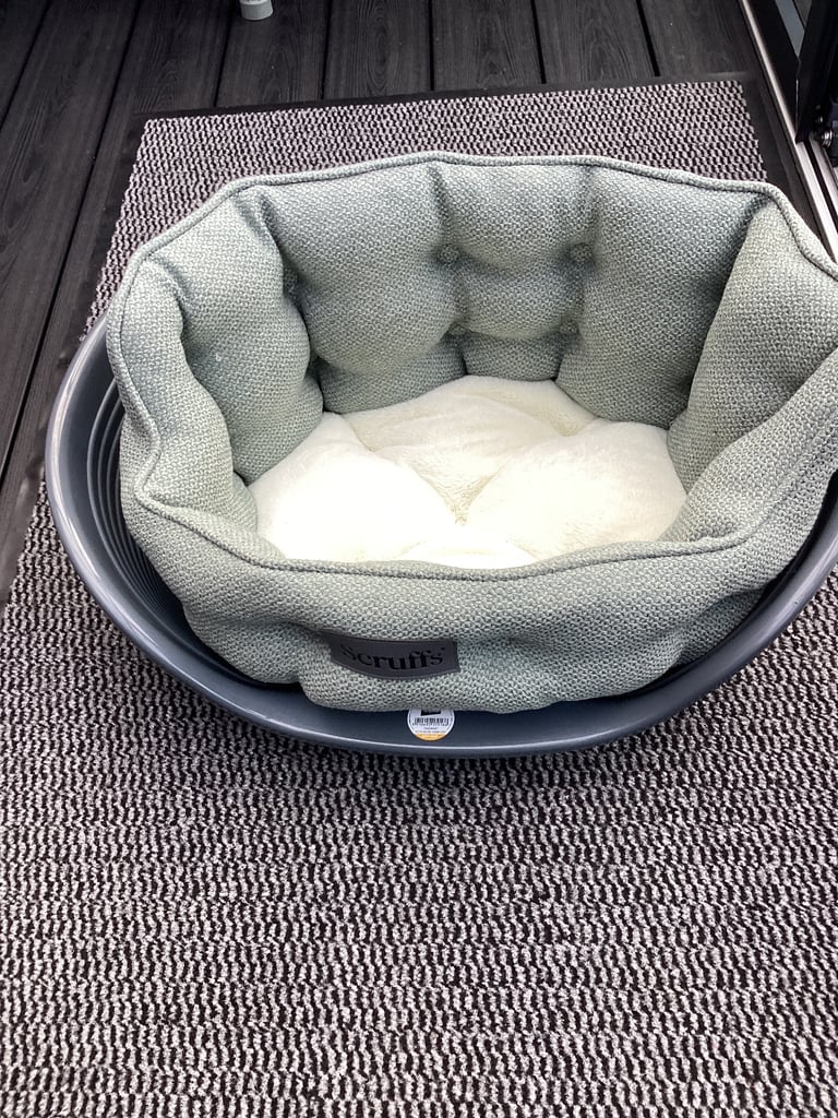  Brand new unused Small cat/ puppy bed by Scruffs also  small hard plastic bed £20 for both