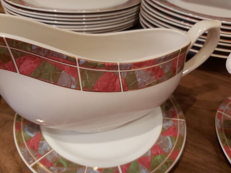 FINE BONE CHINA - 8 PLACE DINNER SET & EXTRAS