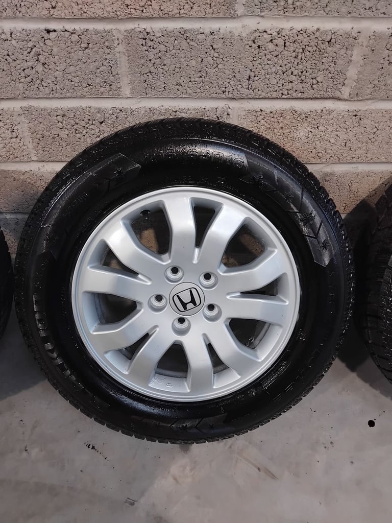 Genuine Honda CRV 16" Alloys with mud and snow tyres.