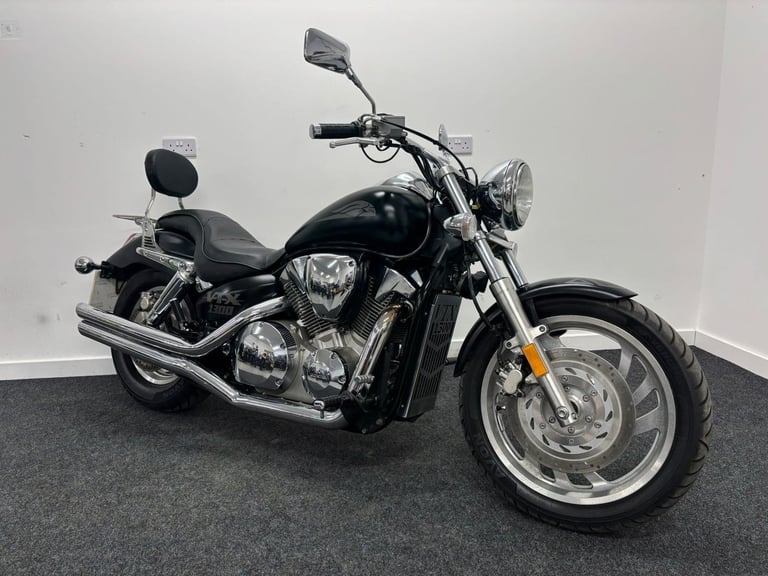 HONDA VTX1300 ** LOW MILEAGE - 12 MONTHS MOT - VANCE AND HINES **
