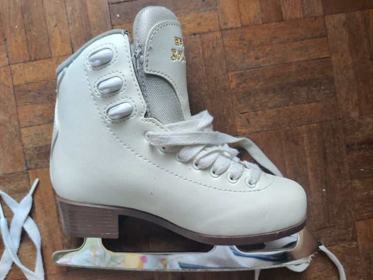 Graf ice skating skates size 34, excellent condition 