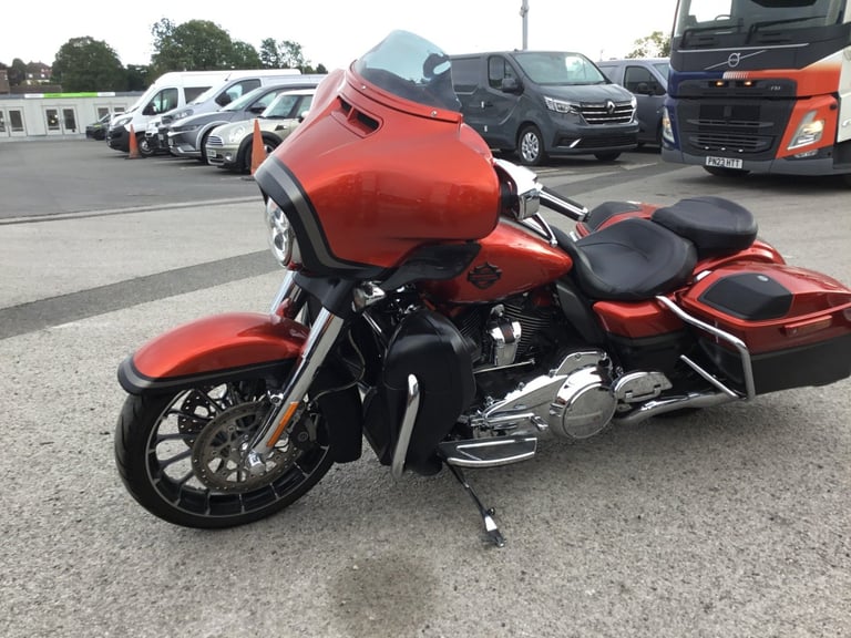 2018 Harley-Davidson CVO STREET GLIDE FLHXSE Two-Tone (15MY) Custom Cruiser PETROL Manual