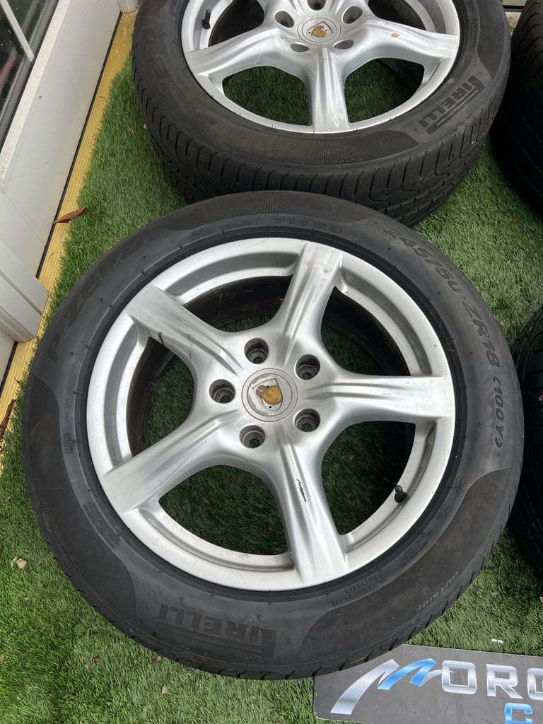 Porsche Panamera 18” alloy wheels and 4Pirelli Tyres