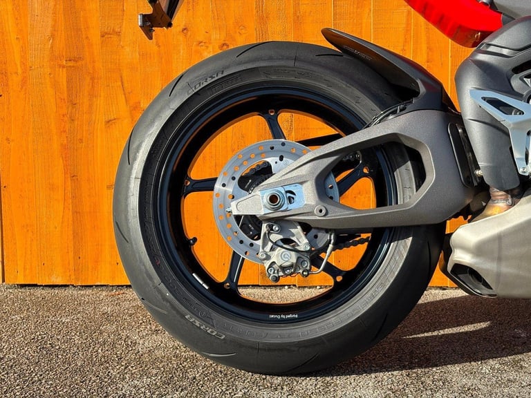 DUCATI STREETFIGHTER V4 S