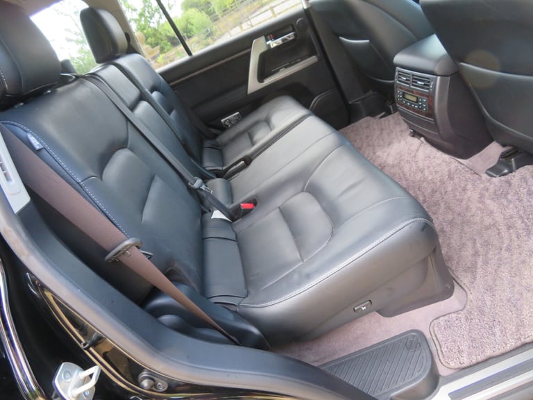 TOYOTA LAND CRUISER ZX 4.6 V8 PETROL 2014  22K MILES  1 OWNER 8 SEATER