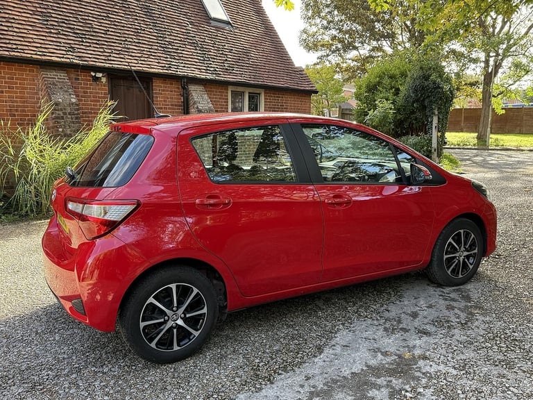 2019 Toyota Yaris 1.5 VVT-i Icon Tech Euro 6 5dr HATCHBACK Petrol Manual