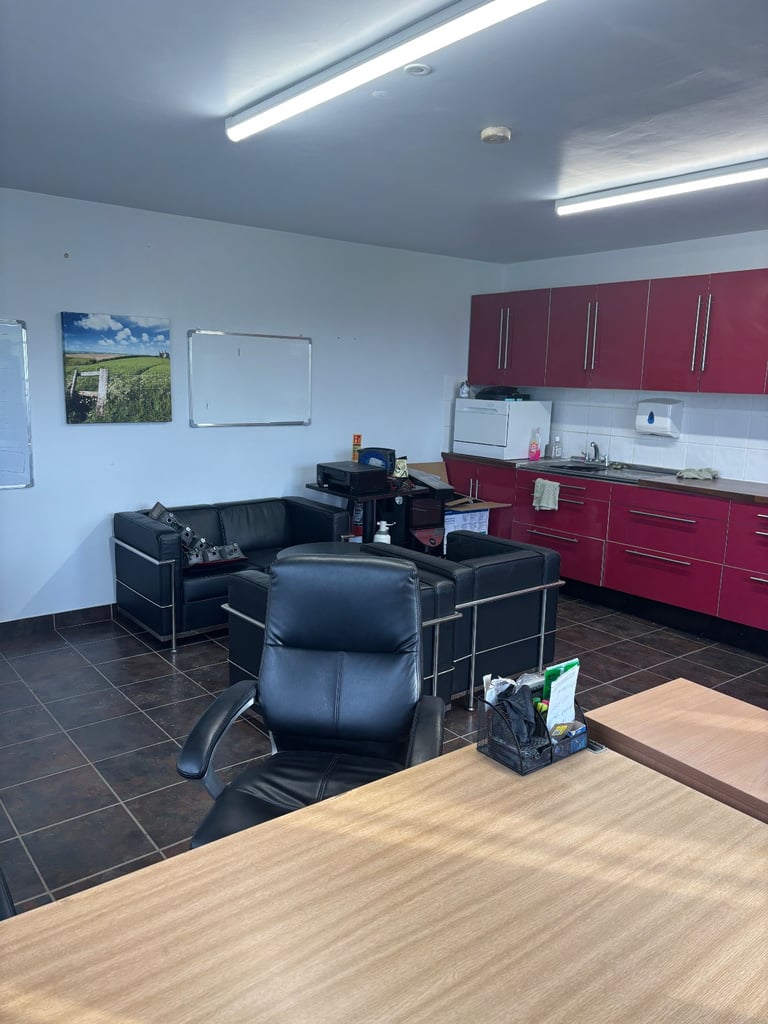 Office to Rent ( also yard space available different size lots 