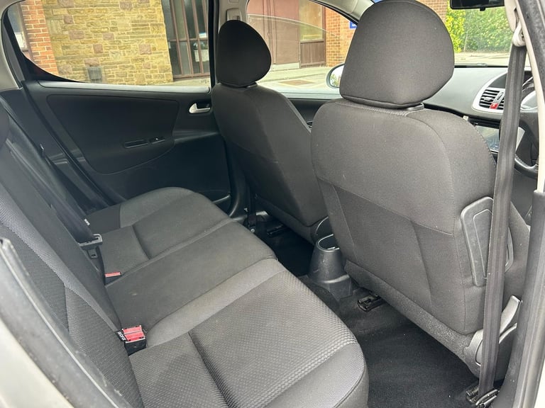 2011 Peugeot 207 1.4 VTi Sportium Euro 5 5dr HATCHBACK Petrol Manual
